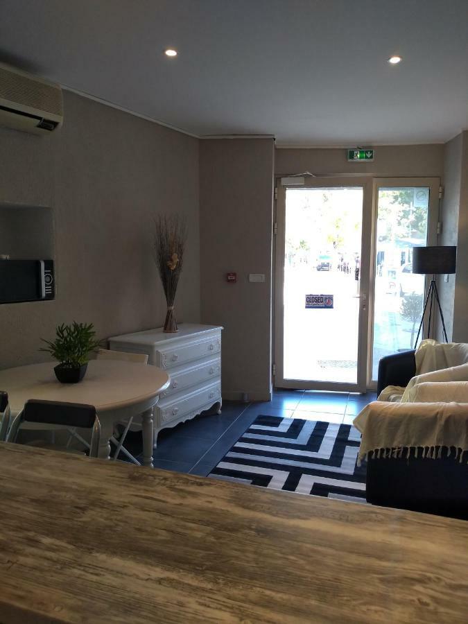 Hotel Renaissance Martigues Exterior photo